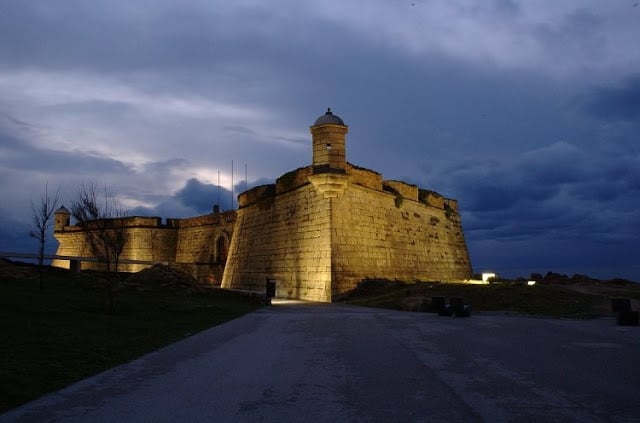 Castelo do Queijo iluminado por la noche Castelo do Queijo iluminado por la noche
