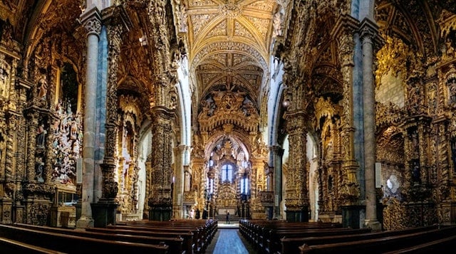 Interior de la Iglesia São Francisco en Oporto Interior de la Iglesia São Francisco en Oporto