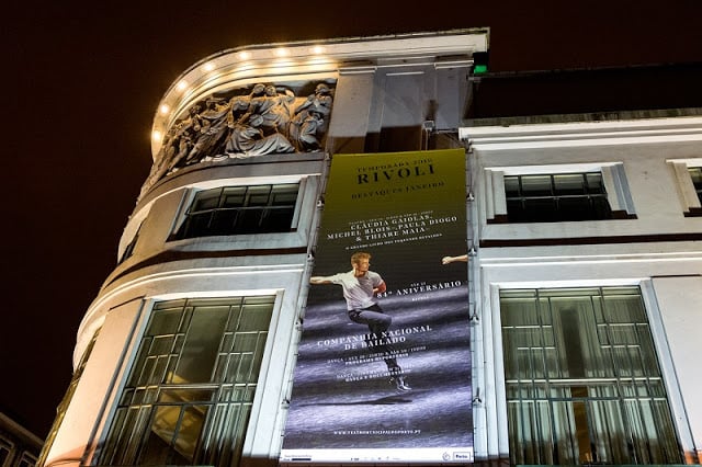 Cartel en el Teatro Rivoli en Oporto Cartel en el Teatro Rivoli en Oporto