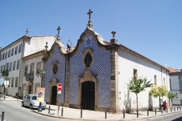 Fachada de azulejos de la Iglesia de la Misericordia en Braganza Fachada de azulejos de la Iglesia de la Misericordia en Braganza