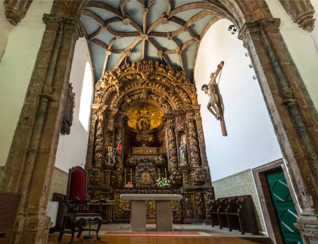 Interior de la Sé Velha (Catedral Vieja) de Braganza Interior de la Sé Velha (Catedral Vieja) de Braganza