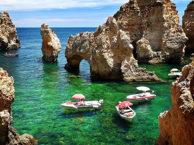 Acantilados y formaciones rocosas en la playa de Ponta da Piedade Acantilados y formaciones rocosas en la playa de Ponta da Piedade
