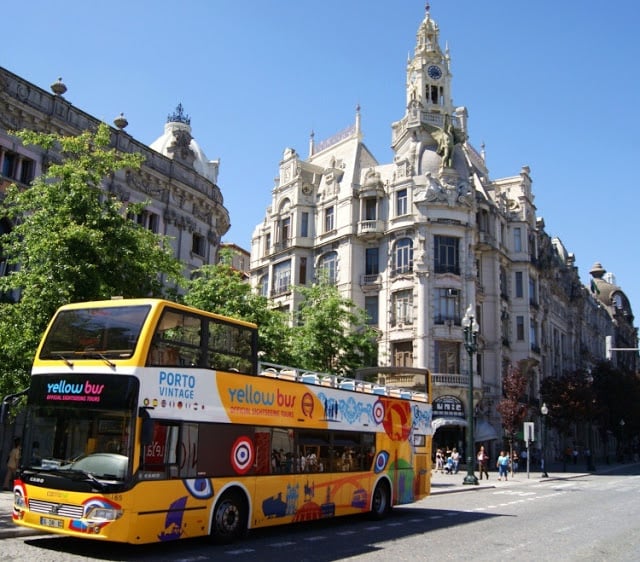 Autobús de Yellow Bus en Oporto Autobús de Yellow Bus en Oporto